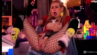 _melodywayne Stripchat model masturbates in pantyhose