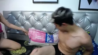 jesus_and_jazmin chaturbate shy babe fucks her cunt with a sex toy