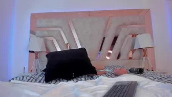 aliz_01 chaturbate big breasted female fingering pussy