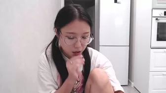 adawong13 chaturbate dark haired babe masturbates pussy with vibrator