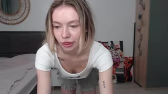 leiligi chaturbate beautiful bitch jerks off with an unusual device