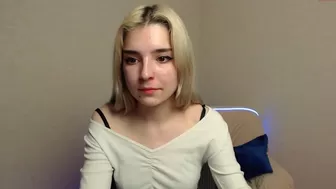 sofiblang chaturbate cute curvy dancing striptease