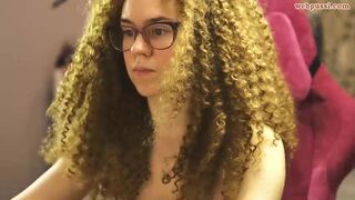 leriaglowhoe Recording a new cam show with a curly camgirl