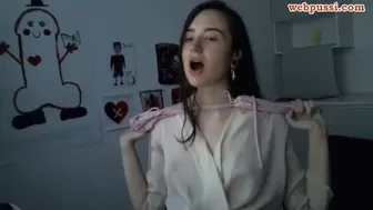 rachemiss New cam girl shows her beautiful ass