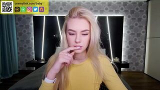 8a8y New recording show with a very cute blonde
