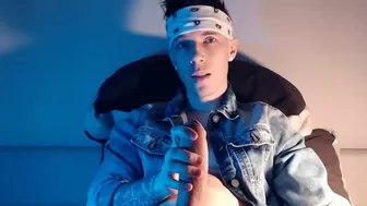 briannhardone Sweet jerks off a huge dick in an April sex video show