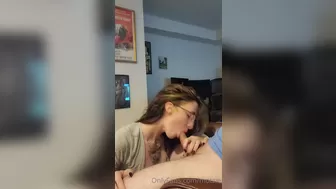 Motzie Onlyfans Dec-9-2024 Busty Chick Fapping