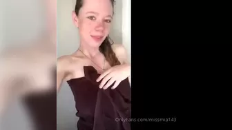 Mia Collins onlyfans Sexy babe masturbates point