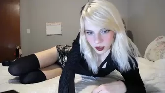 glitterglock chaturbate Gorgeous babe gets her body
