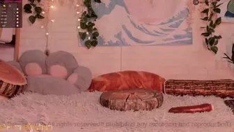 mollyflwers chaturbate Horny nymph flirts in french