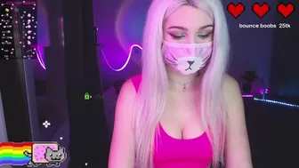 molllypercocet_13 chaturbate  dancing naked and pulling pussy