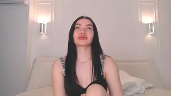 ur_kussy chaturbate Wonderful bitch caresses her slim body/
