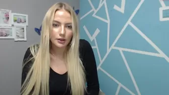 tall_zori chaturbate Skinny female rubs herself with oil