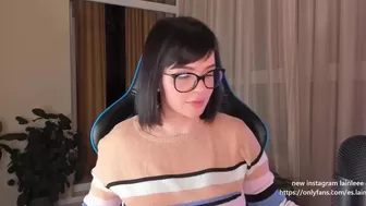 aavee chaturbate Shy girl gently masturbates her shaved cunt