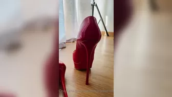 Ladyelectradominatrix onlyfans Exciting slut pulls shaved vagina