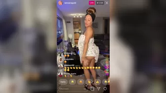 Sara Gold aka saragold aka iamsaragold onlyfans  spread her legs and caresses herself