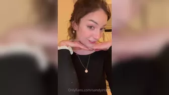 SandyInLace onlyfans Naughty brunette masturbates her shaved cunt