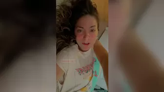 SandyInLace onlyfans  passionately pulls her pussy