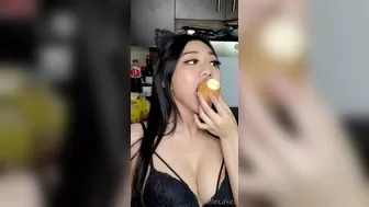 Alle Cakes aka allecakes onlyfans Painted confused caresses shaved holes