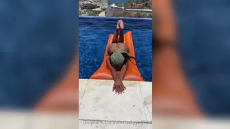 Alexis Skyy aka alexisskyyofficial onlyfans Shy slut pulls juicy cunt