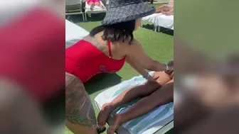 Alexis Skyy aka alexisskyyofficial onlyfans Cute passion pulls the cap with his fingers