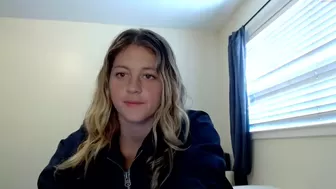 rebeccafields_06052022 chaturbate Mad passion gently caresses her pussy
