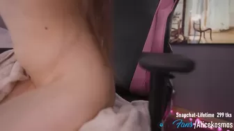 alice_kosmos chaturbate Gorgeous babe fucks her shaved pussy