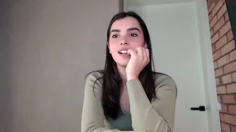 nika_la chaturbate Charming brunette masturbates juicy twat