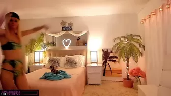 amyvalentine chaturbate Slender babe masturbates shaved pussy