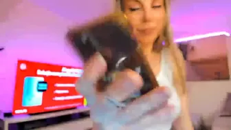 alesia_ chaturbate Blissful babe gently pulls pussy