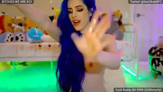 kati3kat chaturbate Vicious shlendra squeezes shaved pussy