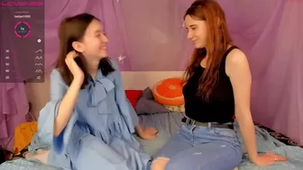 yoiandeecaron chaturbate Big breasted harlot massages nipples