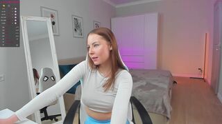 _little_lucy chaturbate Busty chick talks in french
