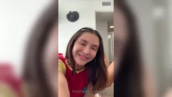 Jane Wilde aka janewilde onlyfans  put the webcam under the table