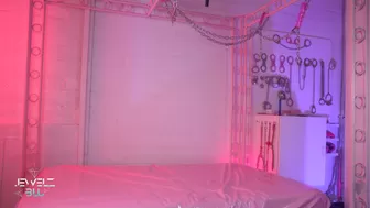 Jewelzblu onlyfans Cool skinny rubs her lips sex