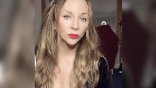 Dr. Dot aka drdot onlyfans Alluring bitch shows juicy body