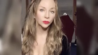 Dr. Dot aka drdot onlyfans Alluring bitch shows juicy body