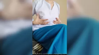 your_naughty_luna onlyfans Gorgeous blonde caresses boobs