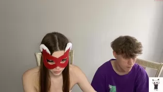 x0m_ka chaturbate Gorgeous sex bomb caresses sex lips