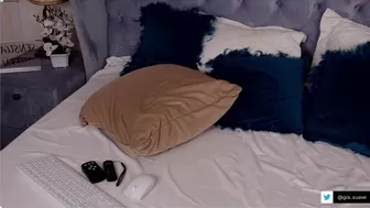suavegia chaturbate Impressive slut fucks herself with sex toy
