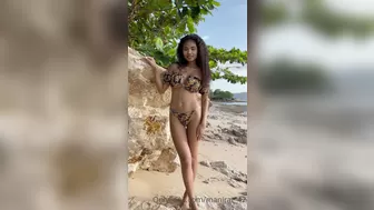 manirat_42 onlyfans Appetizing female fucks her ass furiously
