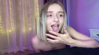 mirnameeow new teen fingering on cb show