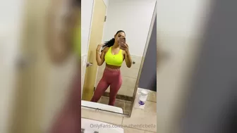 Authentic Bella aka authenticbella onlyfans Busty babe masturbates cunt