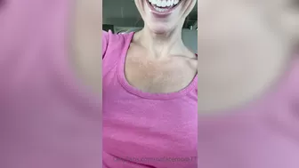 No Face Mom aka nofacemom77 onlyfans Busty slut caresses shaved cunt