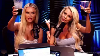 Coffee and Cleavage aka coffeeandcleavage onlyfans Lustful bitch shows tits