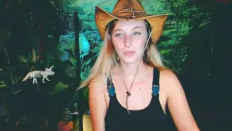 yoursecretgirlfriend11 chaturbate  fucks herself in pink dildo