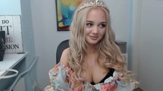 leila_il chaturbate  jerking on the chair