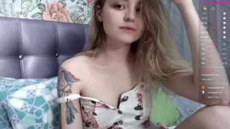 fumari014 chaturbate Attractive chick diligently licks dildo