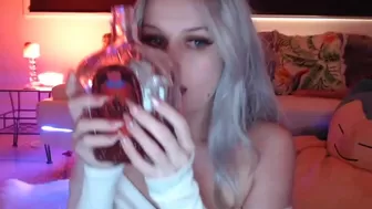 alicexmaia chaturbate Lustful mare caresses boobs