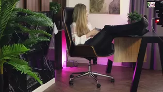 alliesynn chaturbate Graceful devil with her palm rubs her vagina